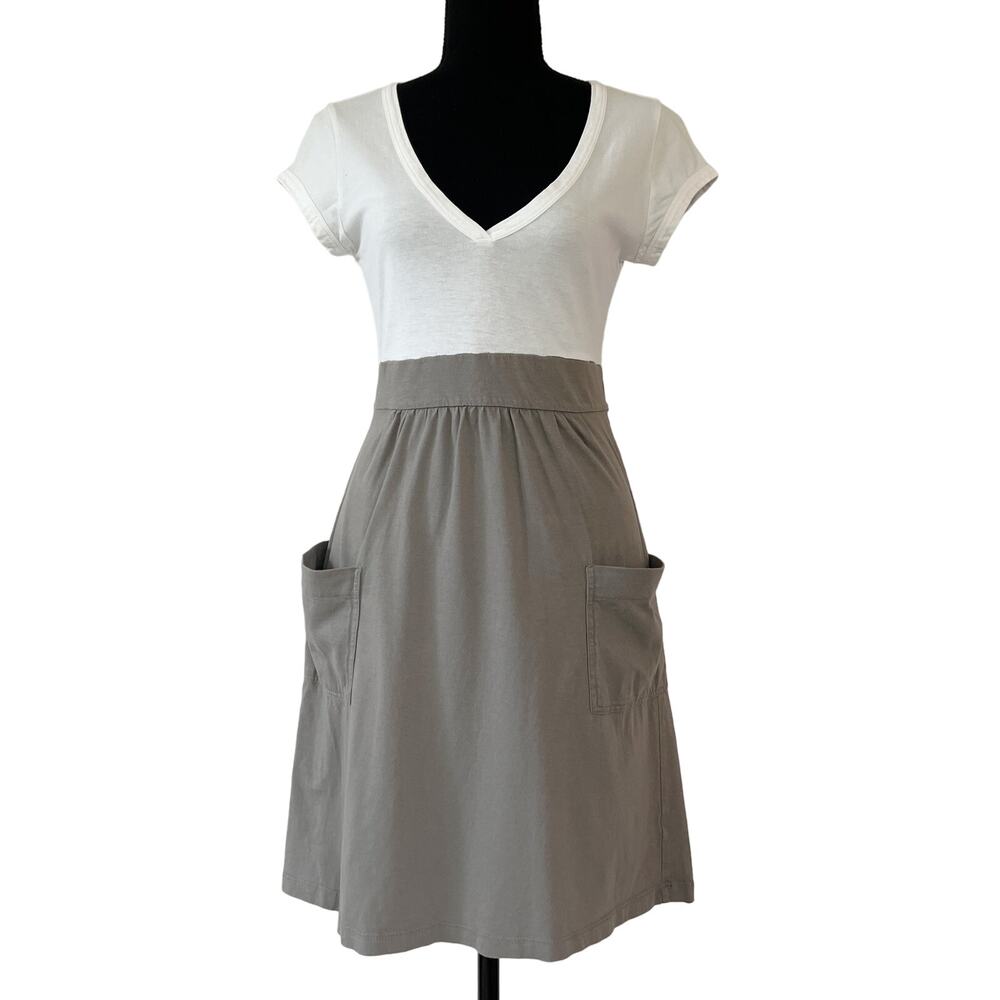 Old Navy White & Gray V-Neck T-Shirt Dress with Pockets! Size Small